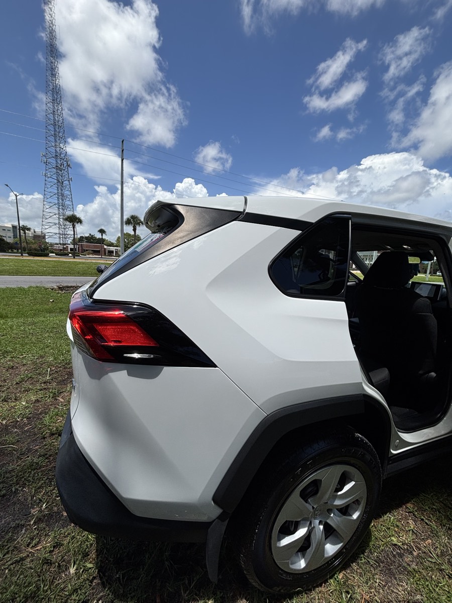 White Toyota SUV after mobile detailing under a blue Florida sky